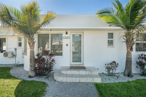 Commercial property in Miami, Florida 183.02 sq.m. № 2032837 - photo 3