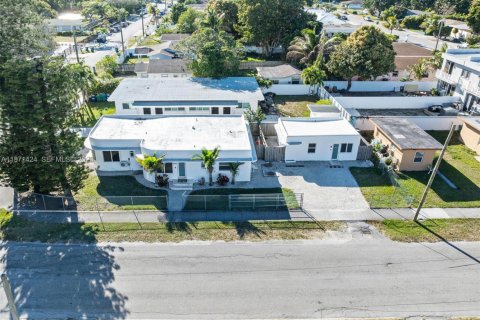 Commercial property in Miami, Florida 183.02 sq.m. № 2032837 - photo 2