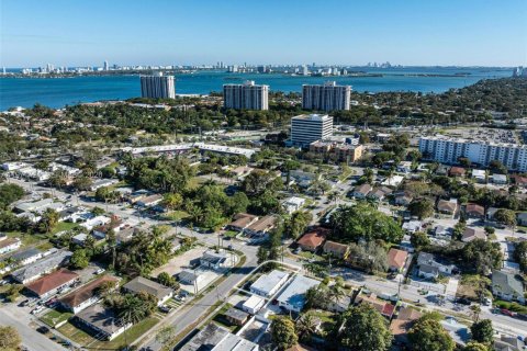 Commercial property in Miami, Florida 183.02 sq.m. № 2032837