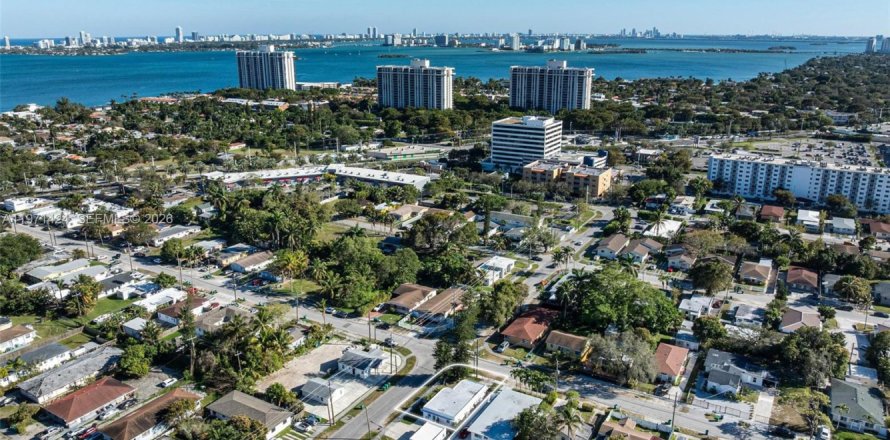 Commercial property in Miami, Florida 183.02 sq.m. № 2032837