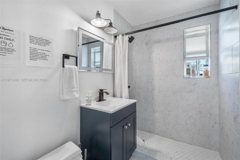 Commercial property in Miami, Florida 183.02 sq.m. № 2032837 - photo 12