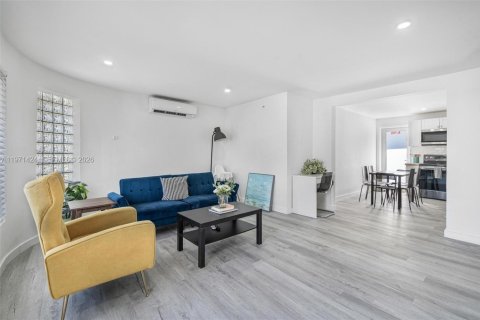 Commercial property in Miami, Florida 183.02 sq.m. № 2032837 - photo 17