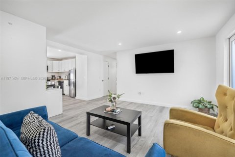 Commercial property in Miami, Florida 183.02 sq.m. № 2032837 - photo 18