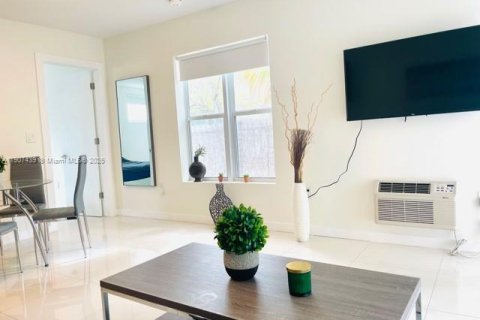Apartamento en alquiler en Miami Beach, Florida, 1 dormitorio, 44.13 m2 № 1967833 - foto 12