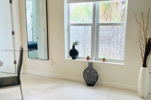 Apartamento en alquiler en Miami Beach, Florida, 1 dormitorio, 44.13 m2 № 1967833 - foto 13