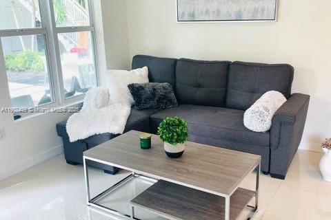 Apartamento en alquiler en Miami Beach, Florida, 1 dormitorio, 44.13 m2 № 1967833 - foto 5