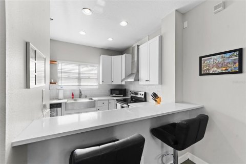 Townhouse in Tampa, Florida 3 bedrooms, 160.81 sq.m. № 2150156 - photo 16
