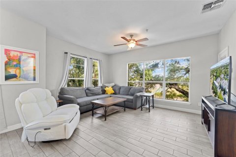 Townhouse in Tampa, Florida 3 bedrooms, 160.81 sq.m. № 2150156 - photo 10