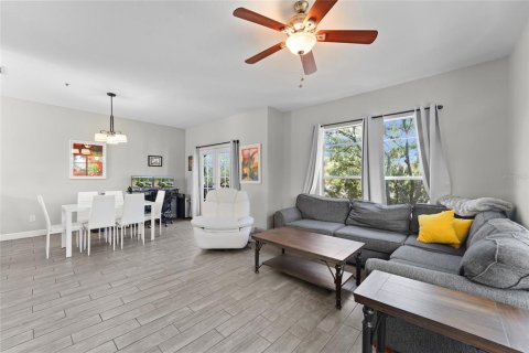 Townhouse in Tampa, Florida 3 bedrooms, 160.81 sq.m. № 2150156 - photo 11