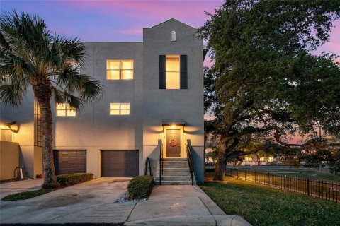 Townhouse in Tampa, Florida 3 bedrooms, 160.81 sq.m. № 2150156