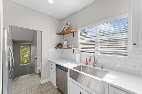 Townhouse in Tampa, Florida 3 bedrooms, 160.81 sq.m. № 2150156 - photo 21
