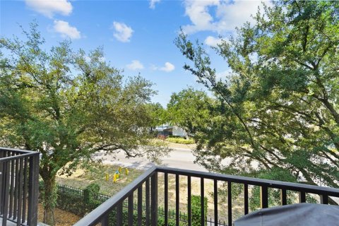 Townhouse in Tampa, Florida 3 bedrooms, 160.81 sq.m. № 2150156 - photo 14