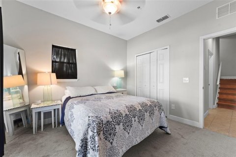 Townhouse in Tampa, Florida 3 bedrooms, 160.81 sq.m. № 2150156 - photo 6