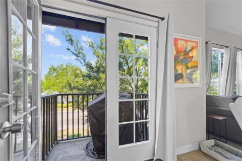 Townhouse in Tampa, Florida 3 bedrooms, 160.81 sq.m. № 2150156 - photo 13