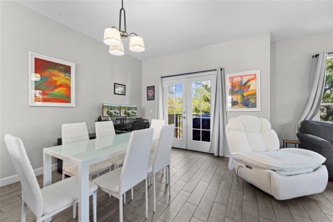 Townhouse in Tampa, Florida 3 bedrooms, 160.81 sq.m. № 2150156 - photo 12
