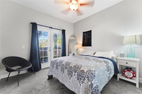 Townhouse in Tampa, Florida 3 bedrooms, 160.81 sq.m. № 2150156 - photo 4