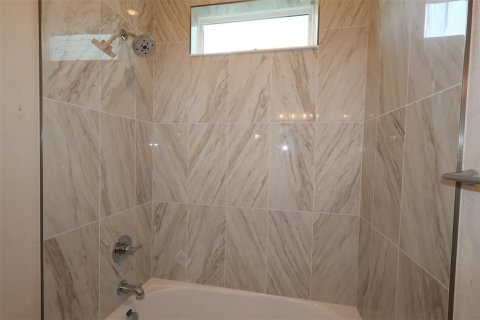 House in Wesley Chapel, Florida 4 bedrooms, 281.96 sq.m. № 1870935 - photo 9