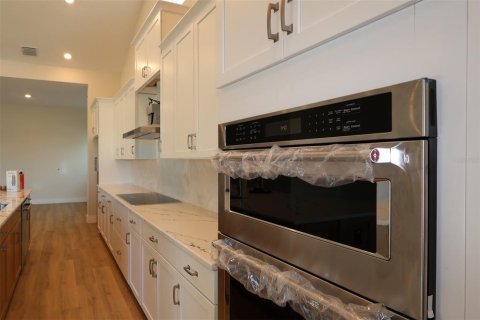 House in Wesley Chapel, Florida 4 bedrooms, 281.96 sq.m. № 1870935 - photo 7