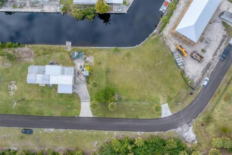 Terreno en venta en Port Charlotte, Florida № 1912296 - foto 1