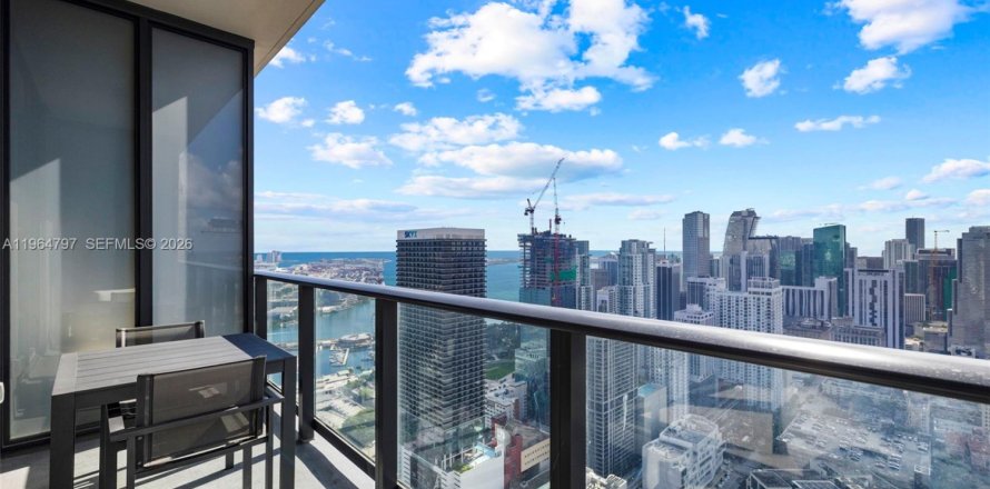 Estudio en el Condominio en Miami, Florida  № 2026125