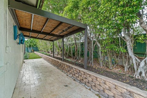 Снять в аренду виллу или дом в Бока-Ратон, Флорида 5 спален, 277.5м2, № 1171034 - фото 1