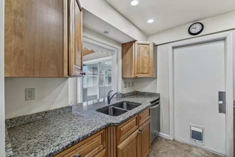 House in Pompano Beach, Florida 2 bedrooms, 97.36 sq.m. № 2190970 - photo 6
