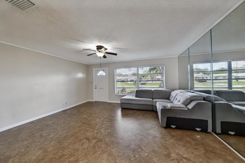 House in Pompano Beach, Florida 2 bedrooms, 97.36 sq.m. № 2190970 - photo 14