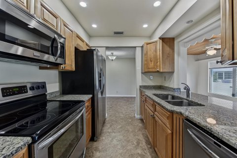 House in Pompano Beach, Florida 2 bedrooms, 97.36 sq.m. № 2190970
