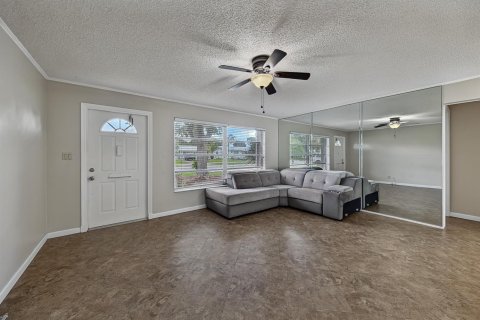 House in Pompano Beach, Florida 2 bedrooms, 97.36 sq.m. № 2190970 - photo 15