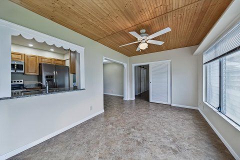 House in Pompano Beach, Florida 2 bedrooms, 97.36 sq.m. № 2190970 - photo 9