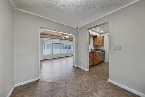 House in Pompano Beach, Florida 2 bedrooms, 97.36 sq.m. № 2190970 - photo 7