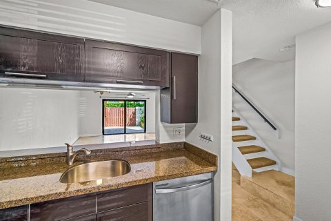 Touwnhouse à vendre à Oakland Park, Floride: 2 chambres, 90.86 m2 № 2078231 - photo 12