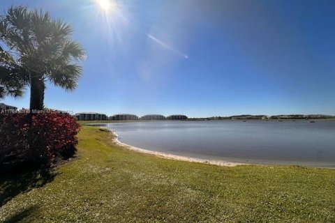 Condo in Ave Maria, Florida, 2 bedrooms  № 1865177 - photo 8