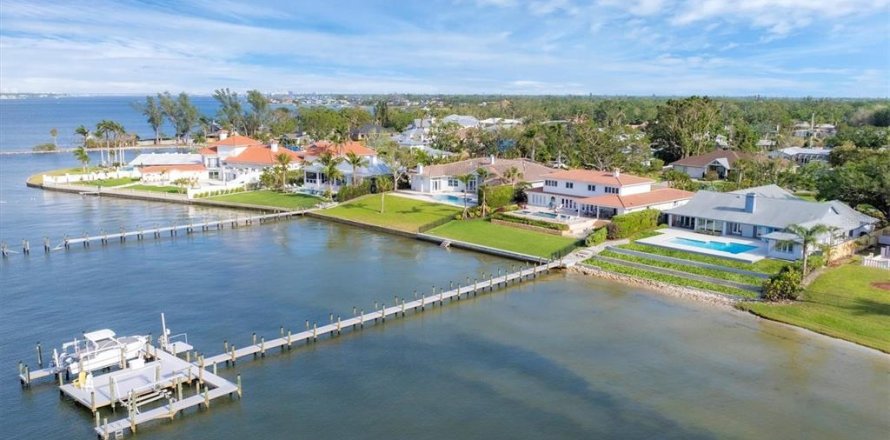 Villa ou maison à Bradenton, Floride 6 chambres, 420.75 m2 № 1637506