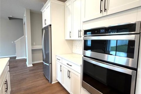 House in Orlando, Florida 4 bedrooms, 178.84 sq.m. № 2414091 - photo 12