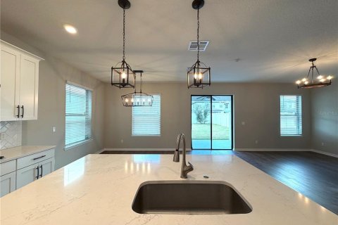 House in Orlando, Florida 4 bedrooms, 178.84 sq.m. № 2414091 - photo 11