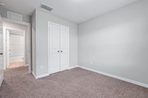 House in Orlando, Florida 4 bedrooms, 178.84 sq.m. № 2414091 - photo 28
