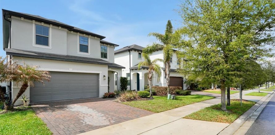 House in Orlando, Florida 4 bedrooms, 178.84 sq.m. № 2414091