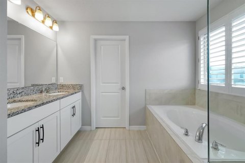 House in Orlando, Florida 4 bedrooms, 178.84 sq.m. № 2414091 - photo 20