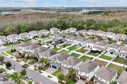 House in Orlando, Florida 4 bedrooms, 178.84 sq.m. № 2414091 - photo 5