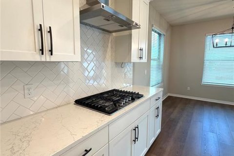 House in Orlando, Florida 4 bedrooms, 178.84 sq.m. № 2414091 - photo 13