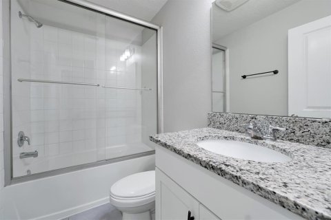 House in Orlando, Florida 4 bedrooms, 178.84 sq.m. № 2414091 - photo 27