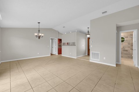 Casa en venta en Port St. Lucie, Florida, 3 dormitorios, 108.88 m2 № 2401395 - foto 5