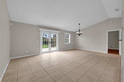Casa en venta en Port St. Lucie, Florida, 3 dormitorios, 108.88 m2 № 2401395 - foto 4