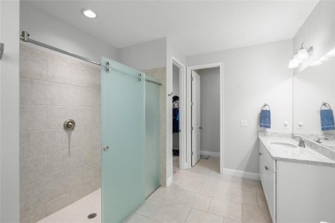 House in Sarasota, Florida 2 bedrooms, 213.3 sq.m. № 2430319 - photo 19