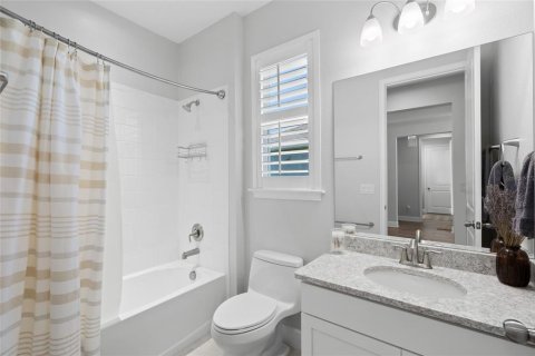 House in Sarasota, Florida 2 bedrooms, 213.3 sq.m. № 2430319 - photo 24