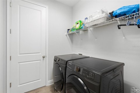 House in Sarasota, Florida 2 bedrooms, 213.3 sq.m. № 2430319 - photo 26
