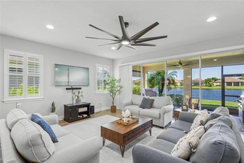 House in Sarasota, Florida 2 bedrooms, 213.3 sq.m. № 2430319 - photo 12