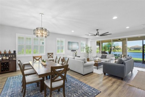 House in Sarasota, Florida 2 bedrooms, 213.3 sq.m. № 2430319 - photo 5