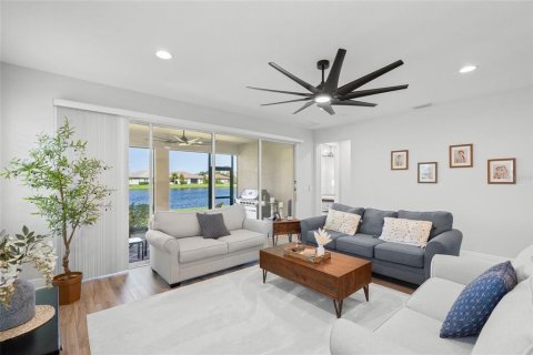 House in Sarasota, Florida 2 bedrooms, 213.3 sq.m. № 2430319 - photo 11